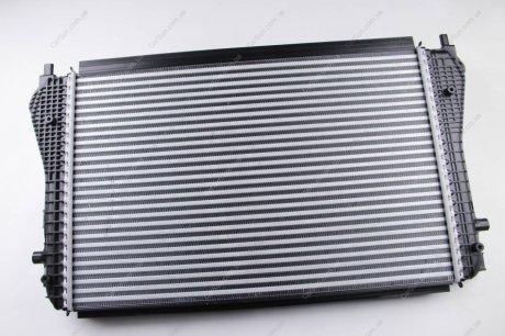 Радіатор інтеркулера Caddy 04- /Golf V/Octavia (Premium line!) BEHR-HELLA 8ML376746-721 (фото 1)