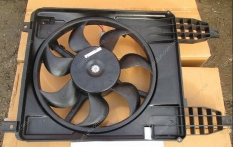 Вентилятор охлаждения радиатора Авео Т250/Т255/Вида (08-) (с конд) (с кожухом) KAP 95950465 (фото 1)