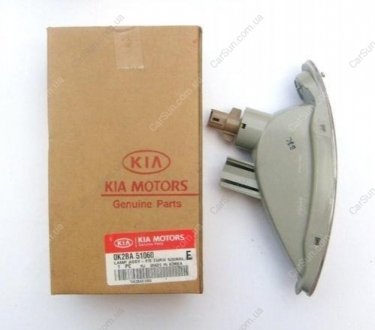 Показатель поворота прав в бампере Kia/Hyundai 0K2BA51060