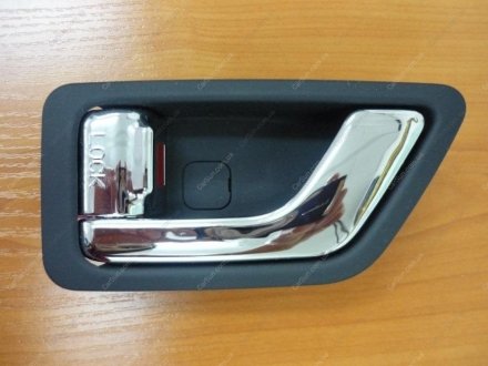 Ручка внутрішня передній двери Kia/Hyundai 826101C010WK (фото 1)