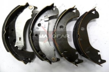 Комплект тормозных колодок MAXGEAR 19-0294 (фото 1)
