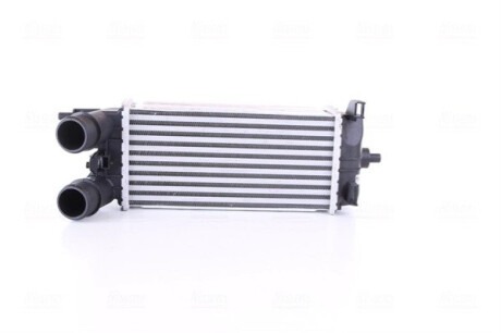 CHLODNICA INTERCOOLER NISSENS 961483