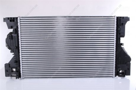 CHLODNICA INTERCOOLER NISSENS 961560