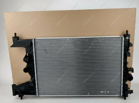 Радиатор Opel 39074665