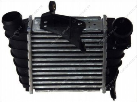 Радіатор повітря (Інтеркулер) Polcar 6913J8-2 (фото 1)