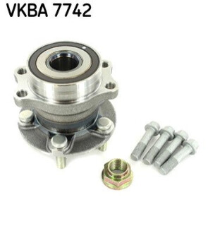 Комплект подшипника ступицы колеса SKF VKBA 7742